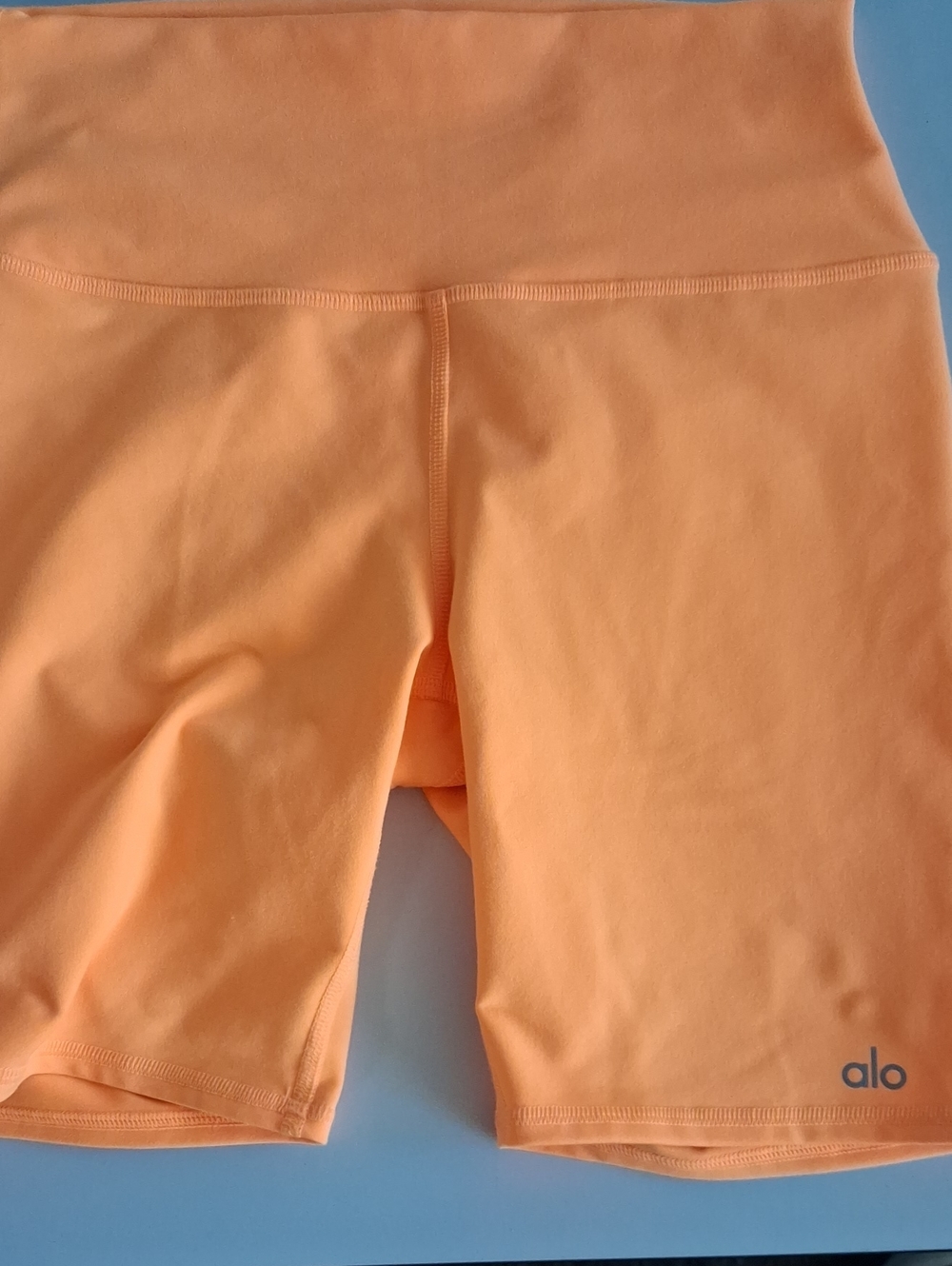 ALO Yoga High-Rise Bike Shorts in Peach-Orange